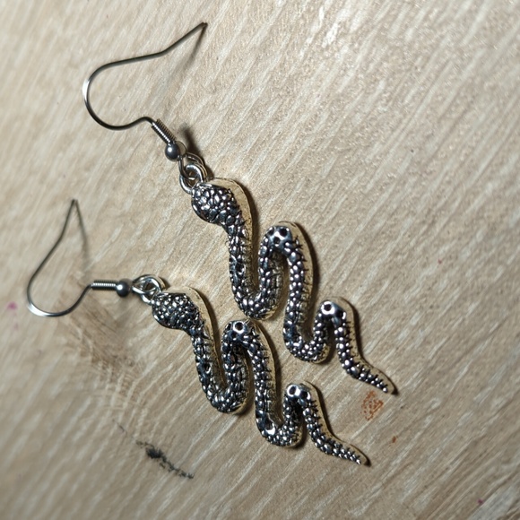 Snake dangle earrings - Picture 2 of 4